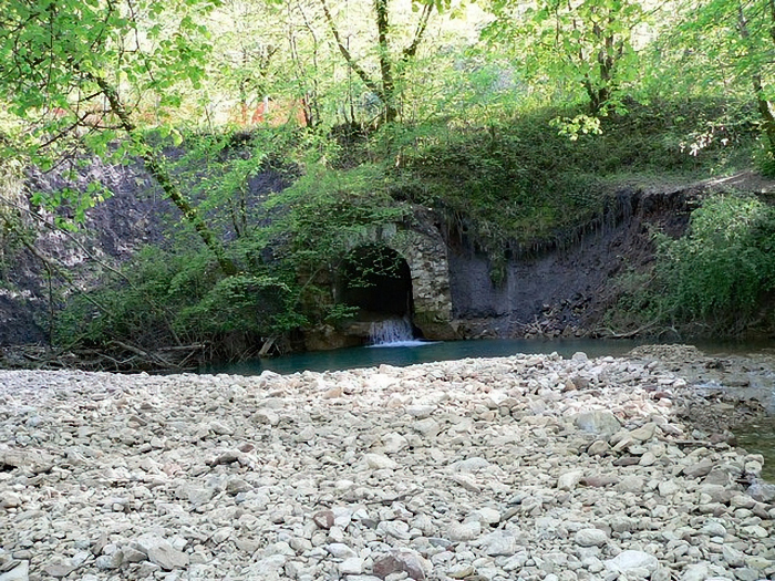 [La sortie du tunnel non effondre]